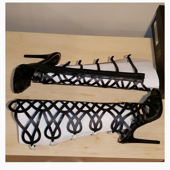 Linya Gladiator Heels - Black - Picture 4 of 5